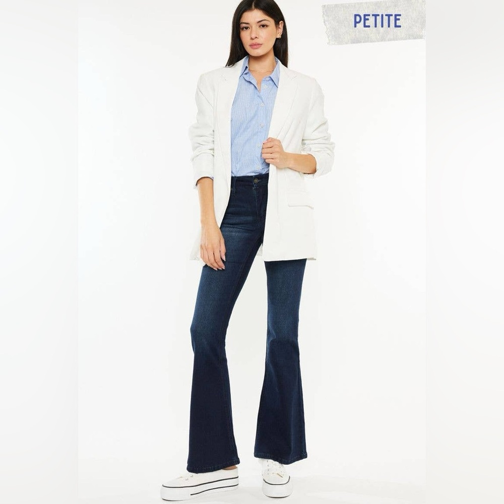 Kancan Petite mid Rise Clean Basic Non Distressed Dark Wash Flare Jeans